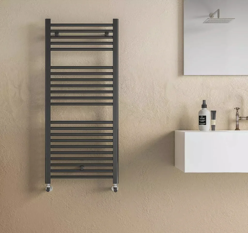 radiatore nero in un bagno moderno categoria termoarredo termopoint